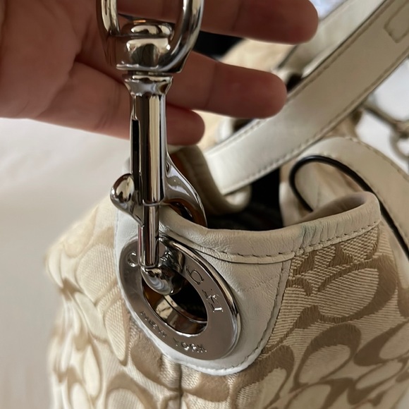 Coach Hadley signature duffle bag/wrist bag. Medium size - Picture 7 of 16